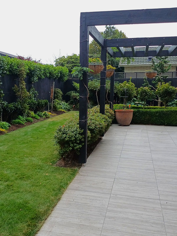 Selwyn Lawn Services. Small local team providing affordable residential and commercial lawn mowing, gardening, and weed-eating services, plus waste removal. Small and large sized residential and commercial sections. Servicing the Christchurch region.